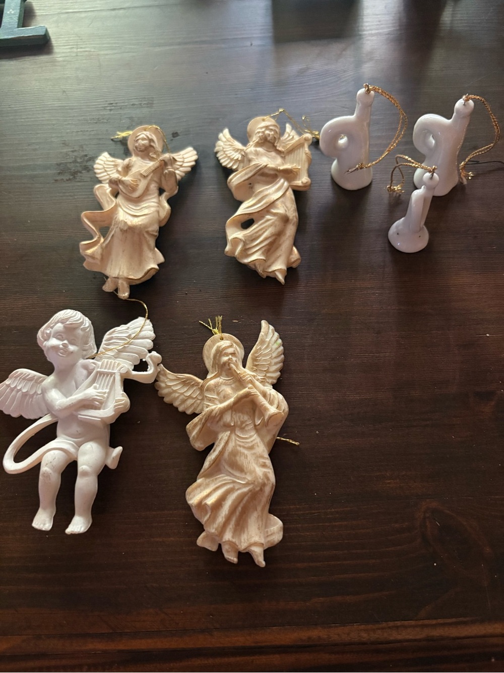 Lot of 7 Christmas ornaments - Gold & White
